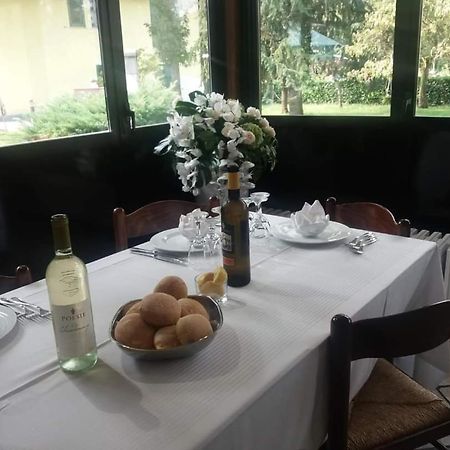 Mambly B&B Ristorante Pizzeria Galliate Exterior photo