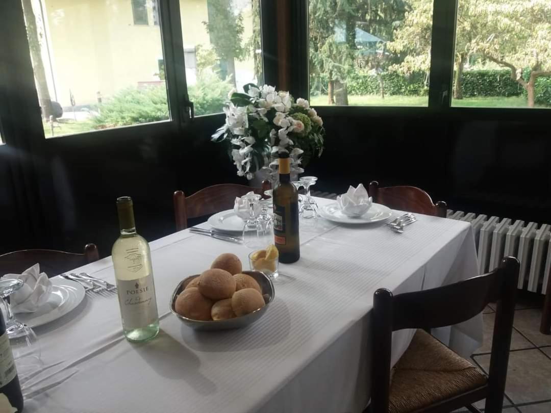 Mambly B&B Ristorante Pizzeria Galliate Exterior photo